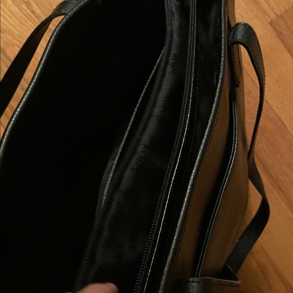 Michale Kors Black tote - Picture 4 of 7